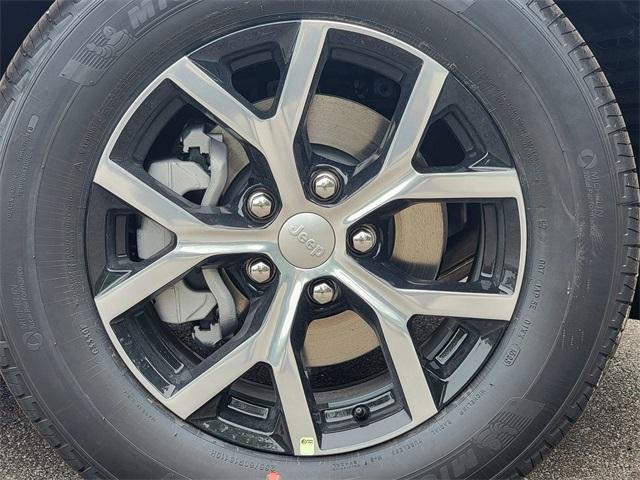new 2025 Jeep Grand Cherokee car, priced at $45,505