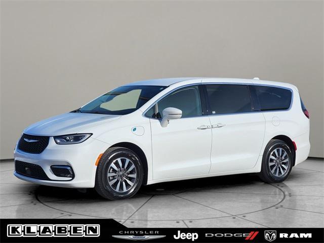 used 2022 Chrysler Pacifica Hybrid car, priced at $29,888