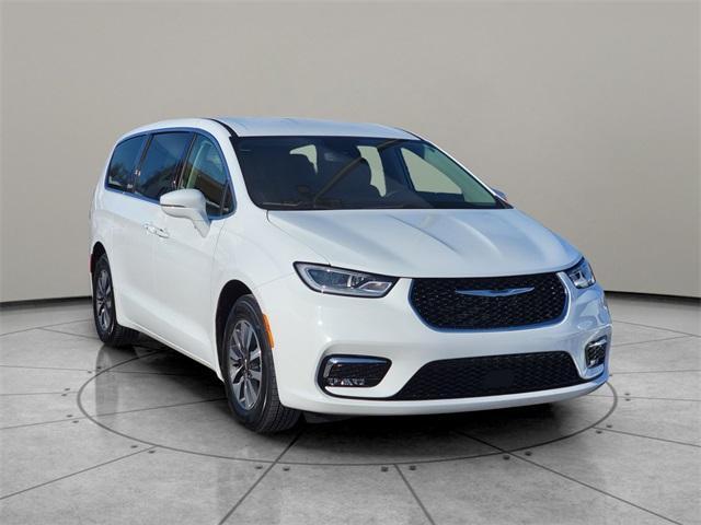 used 2022 Chrysler Pacifica Hybrid car, priced at $29,888