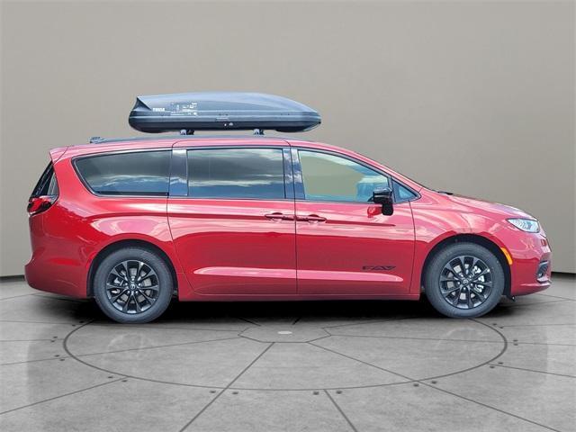 new 2025 Chrysler Pacifica car, priced at $45,287