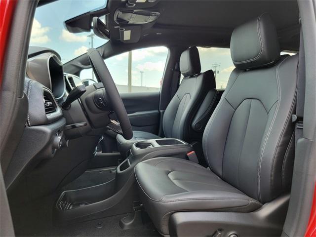 new 2025 Chrysler Pacifica car, priced at $45,287