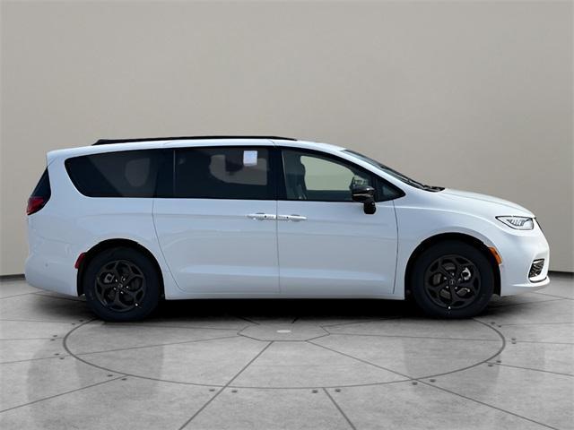 new 2025 Chrysler Pacifica Hybrid car, priced at $56,515