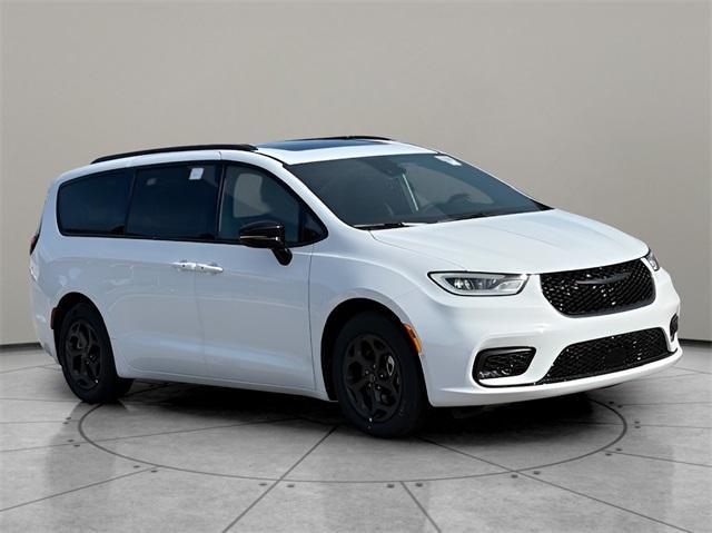 new 2025 Chrysler Pacifica Hybrid car, priced at $56,515