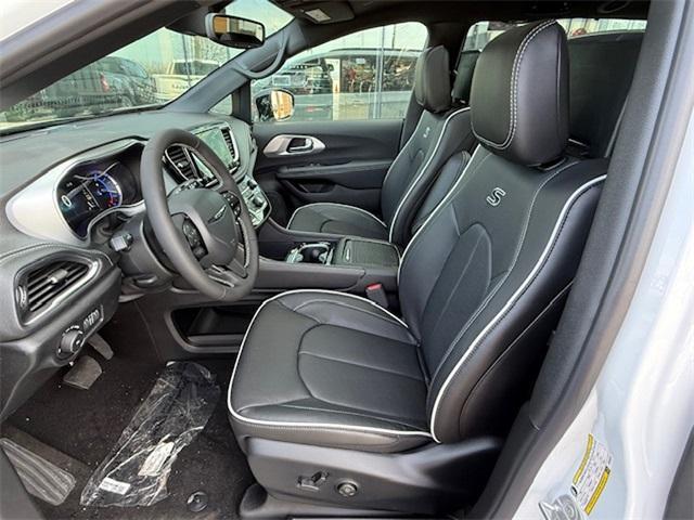 new 2025 Chrysler Pacifica Hybrid car, priced at $56,515