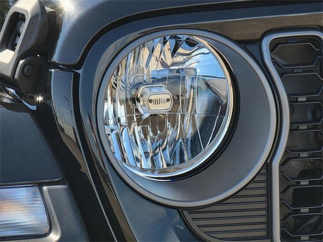 new 2025 Jeep Gladiator car, priced at $45,845