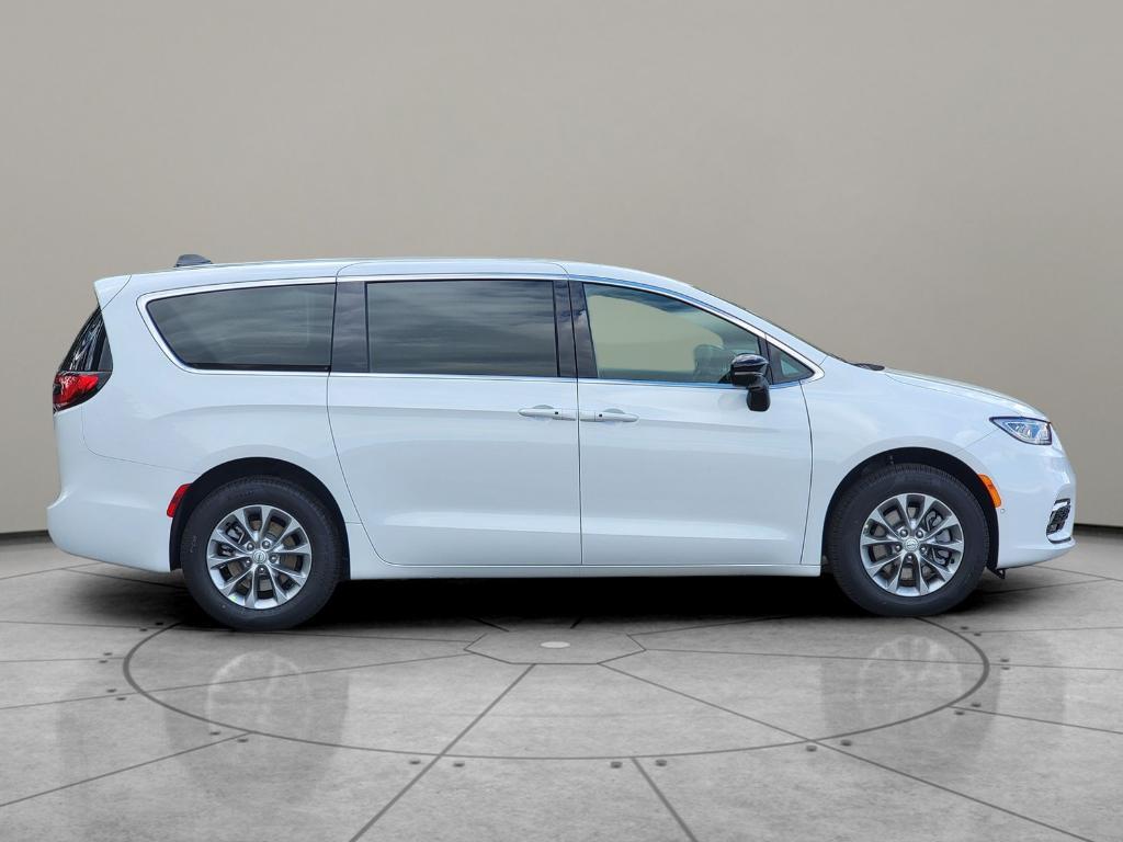 new 2026 Chrysler Pacifica car, priced at $45,165