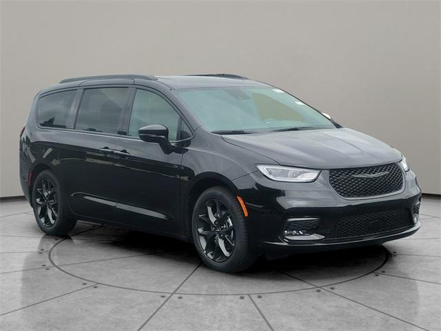 new 2024 Chrysler Pacifica car, priced at $41,640