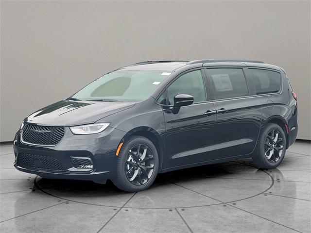 new 2024 Chrysler Pacifica car, priced at $41,640