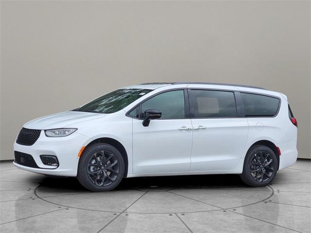new 2026 Chrysler Pacifica car, priced at $55,655