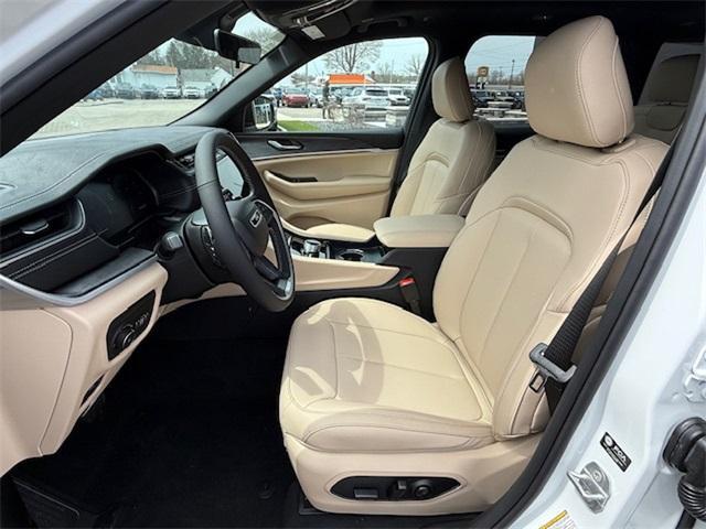 new 2025 Jeep Grand Cherokee car, priced at $48,240