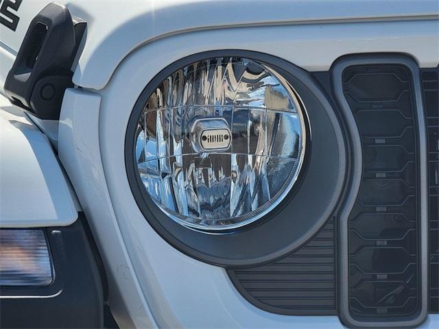 new 2025 Jeep Gladiator car, priced at $44,325