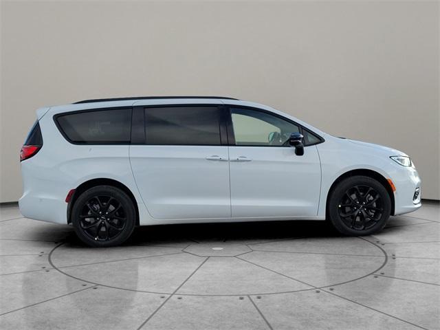 new 2025 Chrysler Pacifica car, priced at $51,540