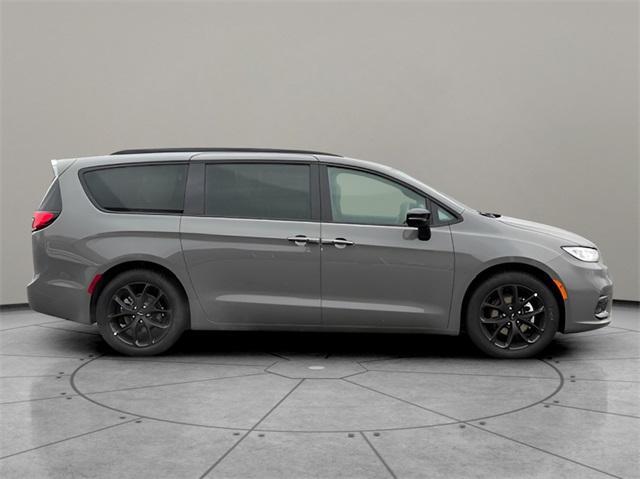 new 2025 Chrysler Pacifica car, priced at $49,040