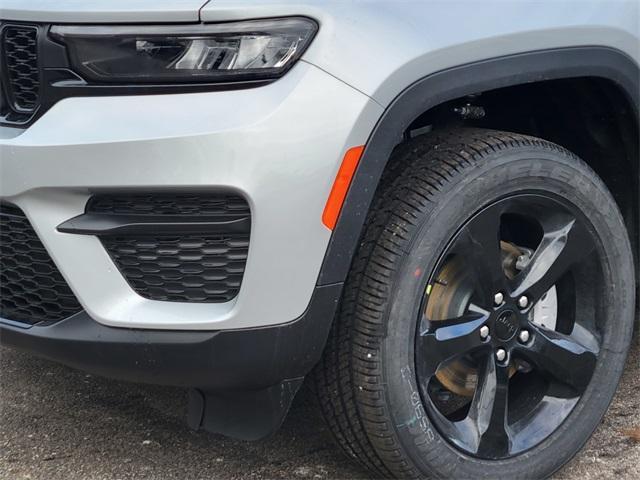 new 2025 Jeep Grand Cherokee car, priced at $45,175