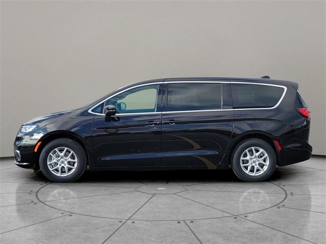 new 2025 Chrysler Pacifica car, priced at $40,645