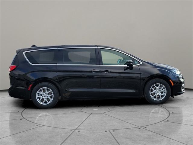 new 2025 Chrysler Pacifica car, priced at $40,645