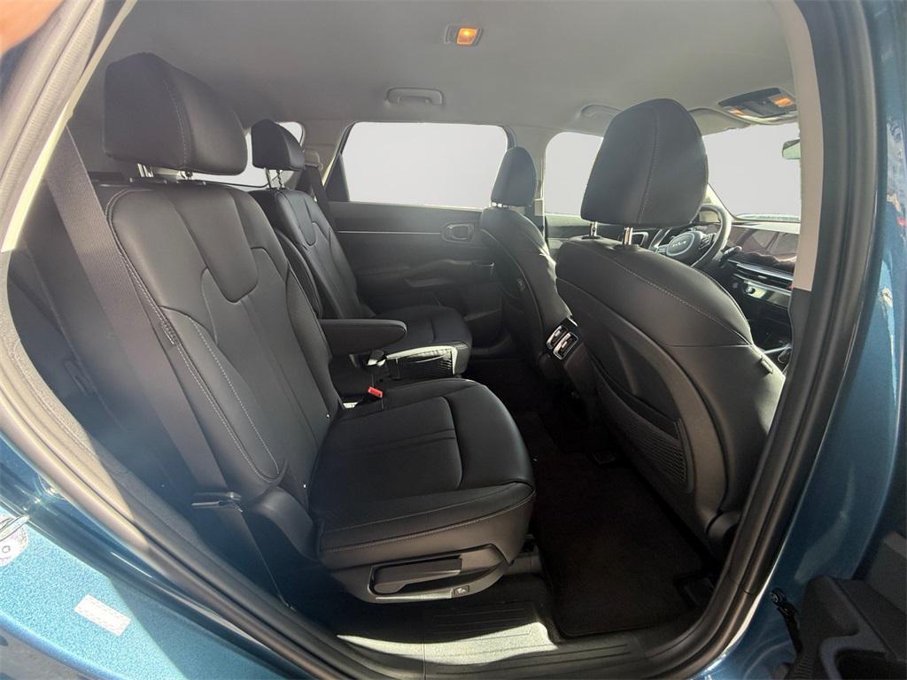 used 2025 Kia Sorento Hybrid car, priced at $39,401