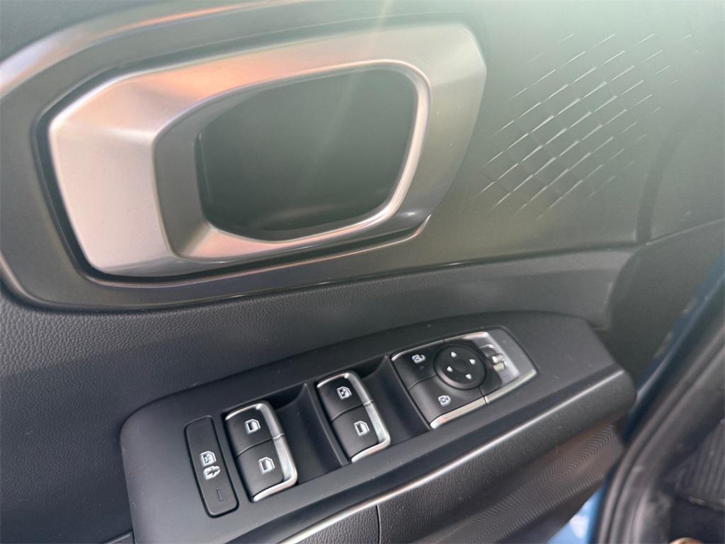 used 2025 Kia Sorento Hybrid car, priced at $39,401