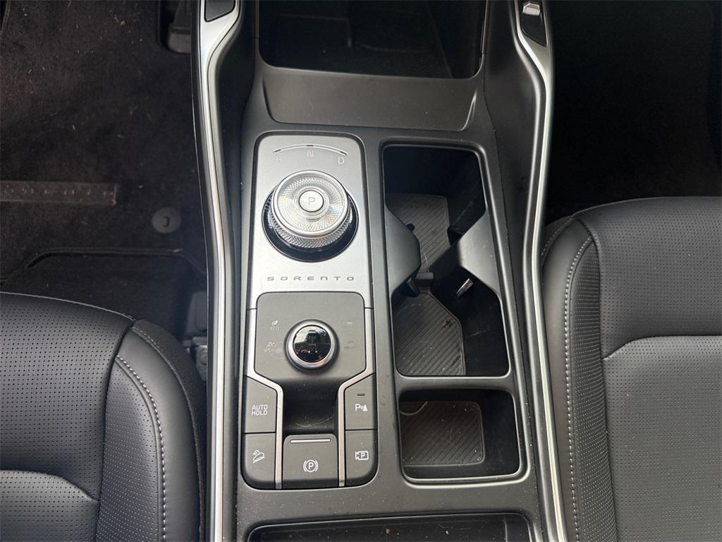 used 2025 Kia Sorento Hybrid car, priced at $39,401