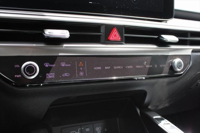 used 2024 Kia Sorento car, priced at $30,995