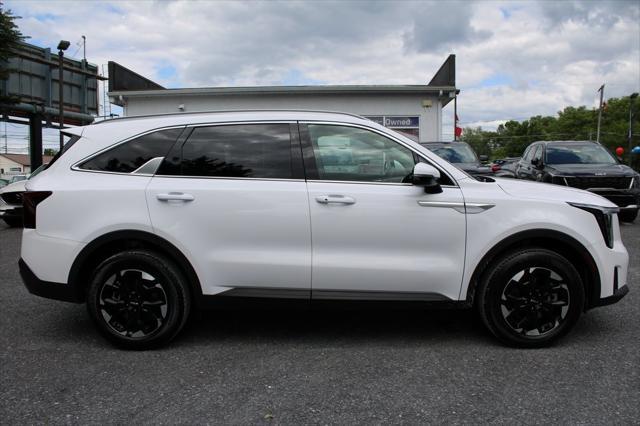 used 2024 Kia Sorento car, priced at $30,995