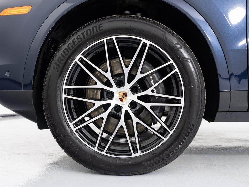 new 2025 Porsche Cayenne car, priced at $101,105