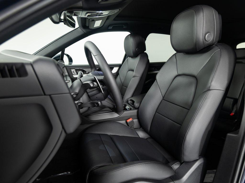 new 2025 Porsche Cayenne car, priced at $101,105