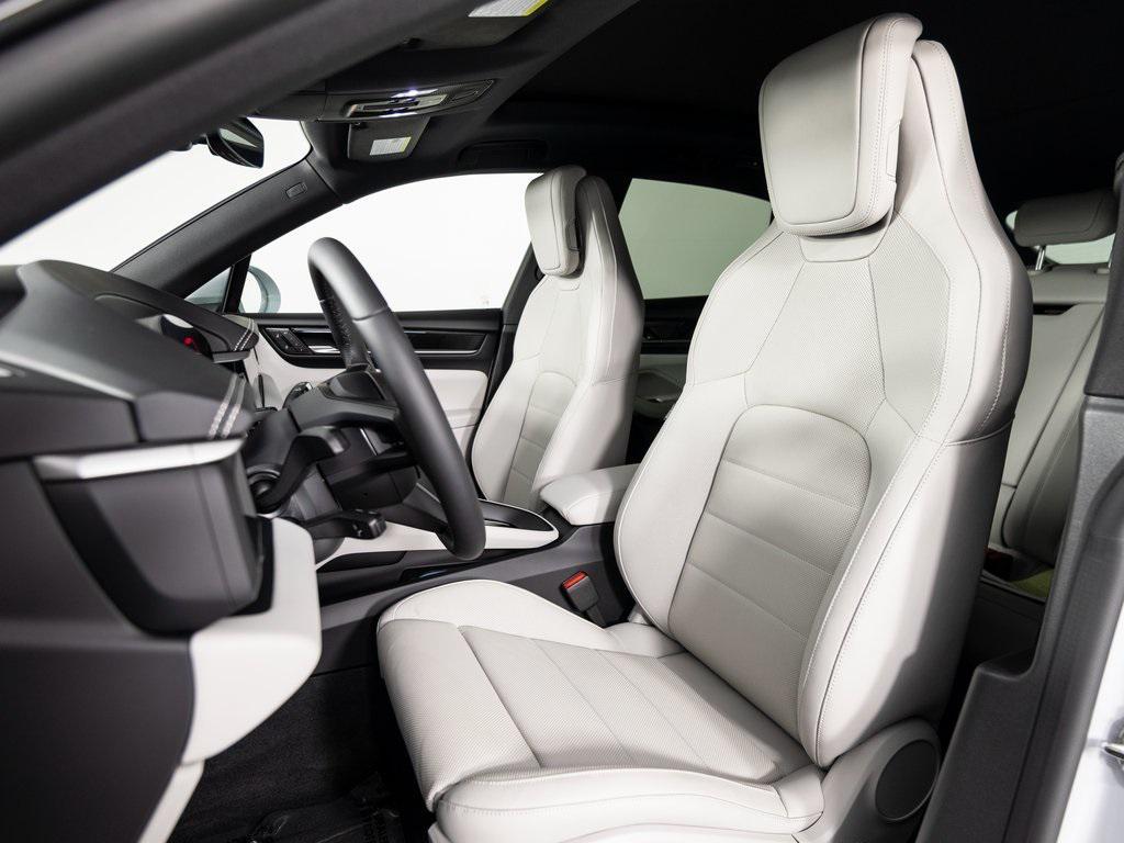 new 2025 Porsche Macan car, priced at $101,285