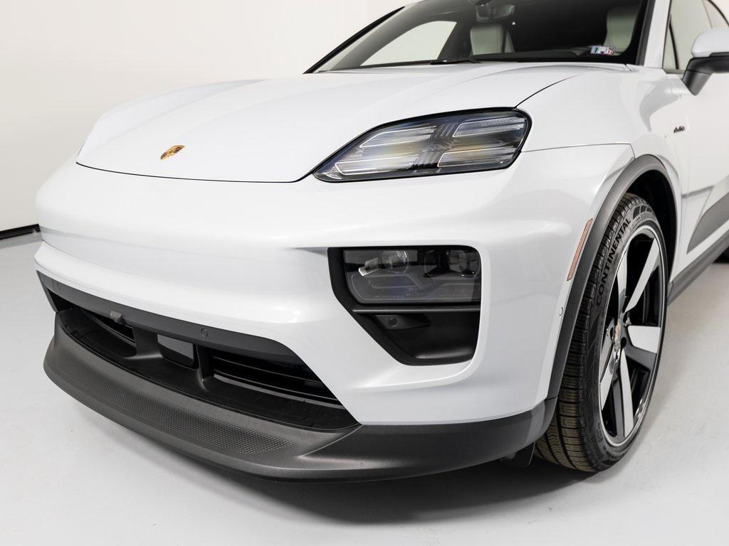 new 2025 Porsche Macan car, priced at $101,285