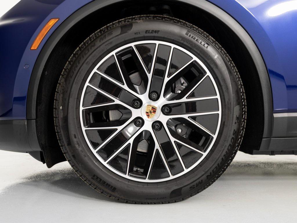 new 2025 Porsche Macan car, priced at $94,585