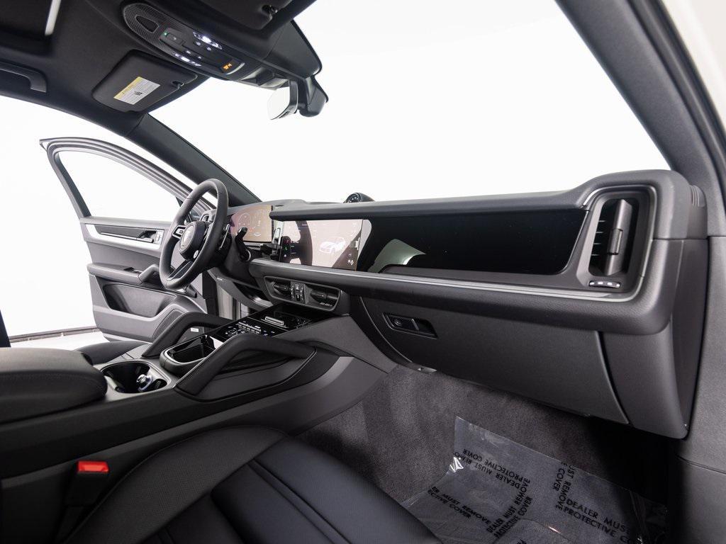 new 2025 Porsche Cayenne car, priced at $107,465