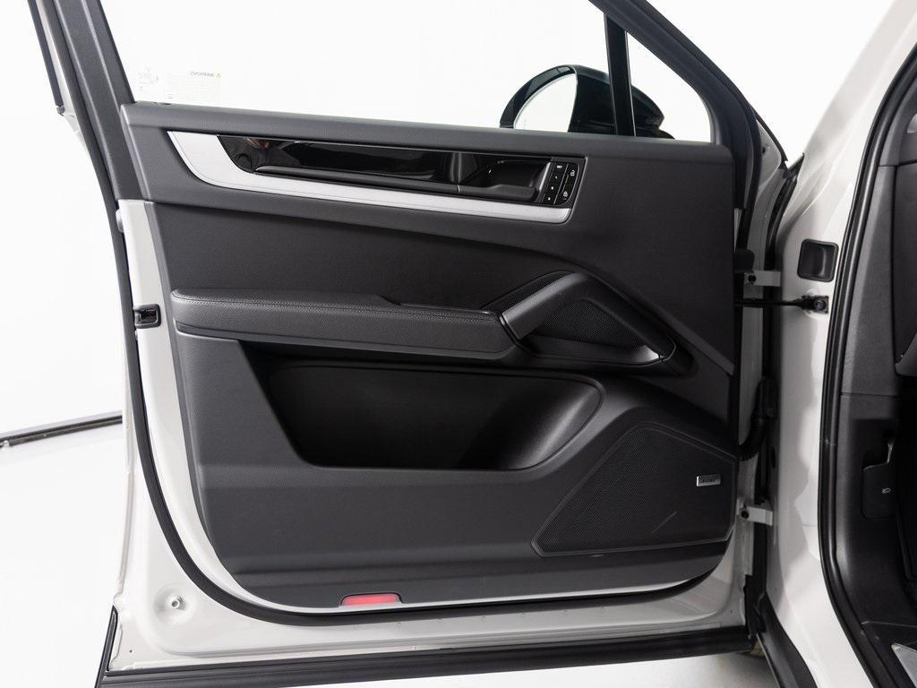 new 2025 Porsche Cayenne car, priced at $107,465