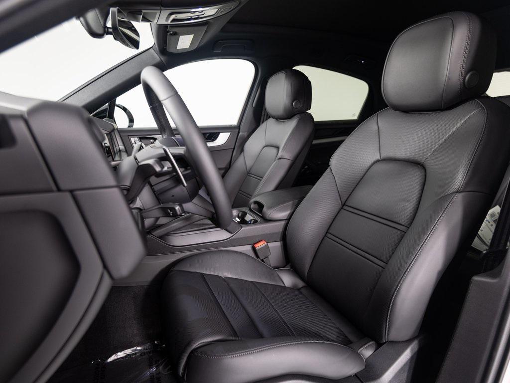 new 2025 Porsche Cayenne car, priced at $107,465
