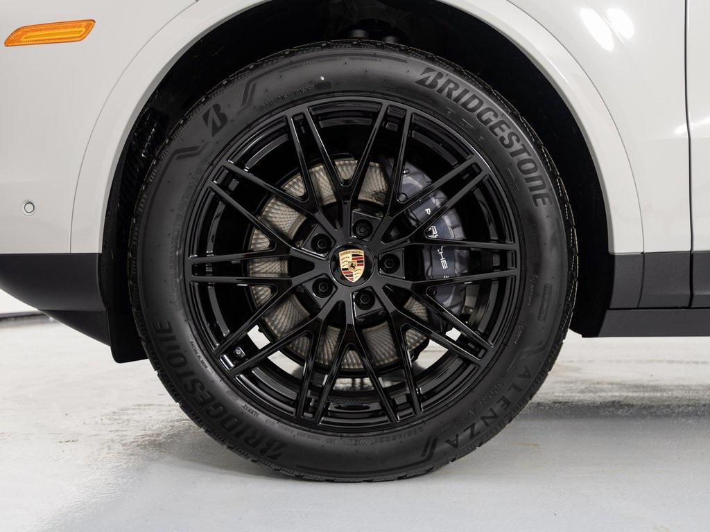 new 2025 Porsche Cayenne car, priced at $107,465