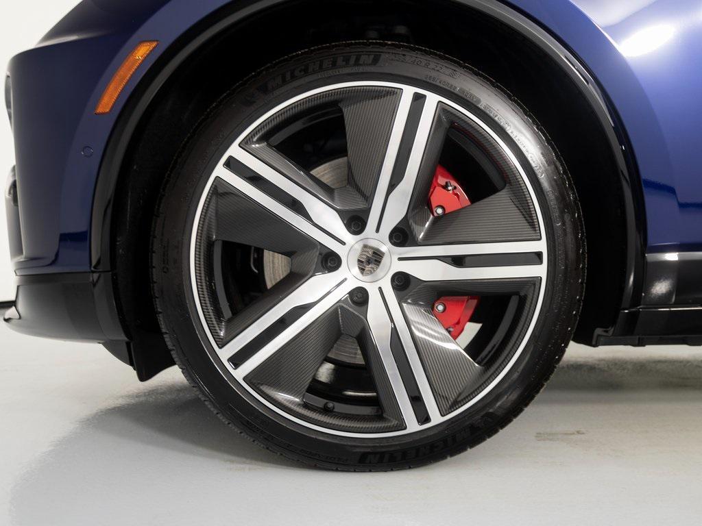 new 2025 Porsche Macan car, priced at $141,565