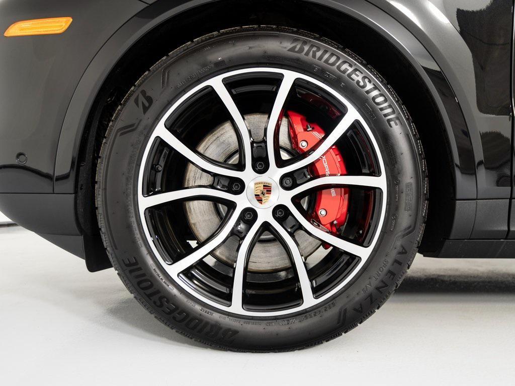 new 2025 Porsche Cayenne car, priced at $134,335