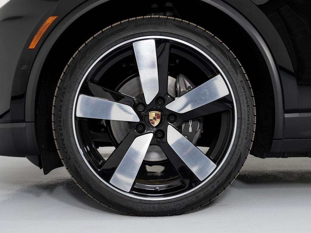 new 2025 Porsche Macan car, priced at $92,585