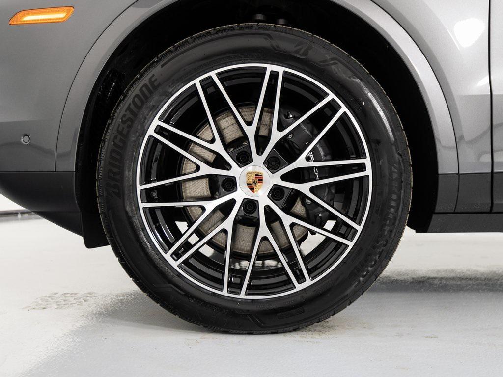 new 2025 Porsche Cayenne car, priced at $101,835