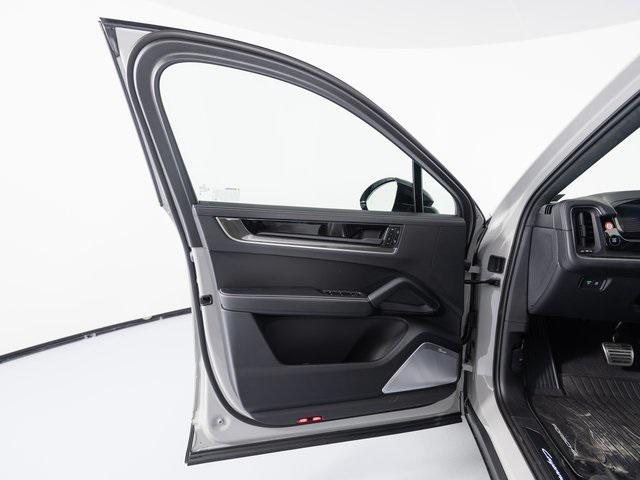 new 2025 Porsche Cayenne car, priced at $201,325