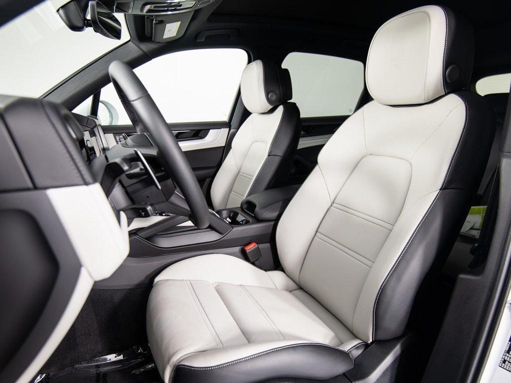new 2025 Porsche Cayenne car, priced at $116,865