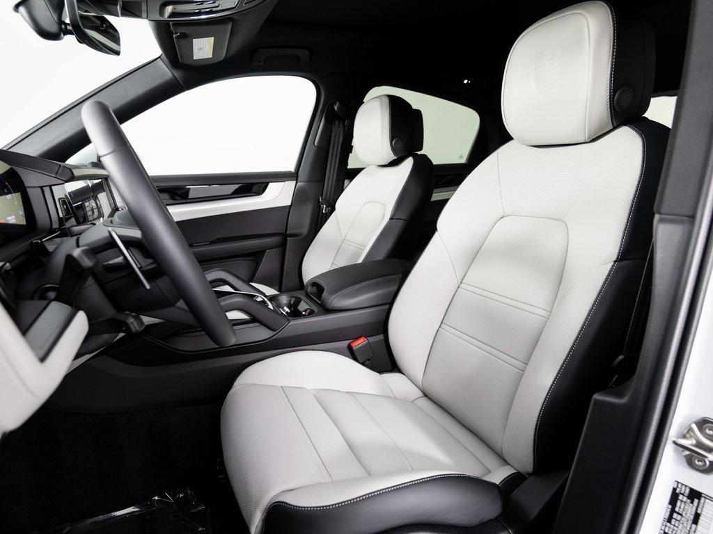 new 2025 Porsche Cayenne car, priced at $119,575