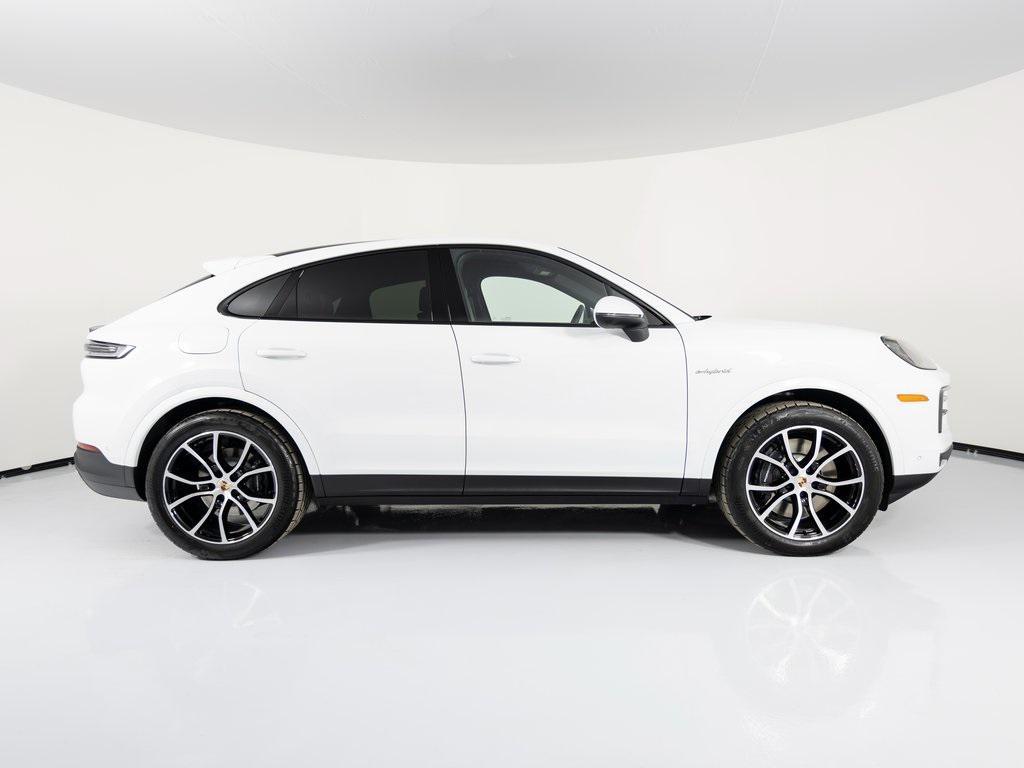 new 2025 Porsche Cayenne car, priced at $119,575