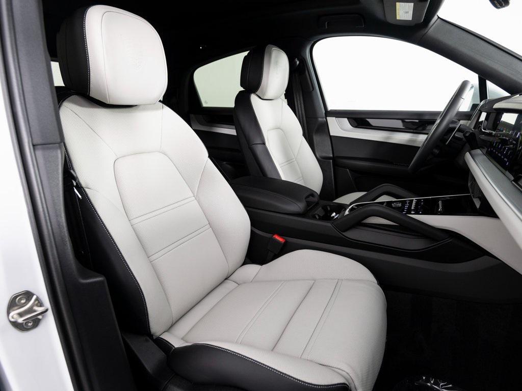 new 2025 Porsche Cayenne car, priced at $119,575