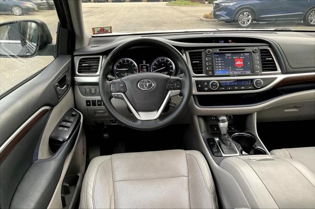 used 2015 Toyota Highlander car, priced at $21,546