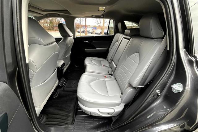 used 2022 Toyota Highlander car, priced at $38,298