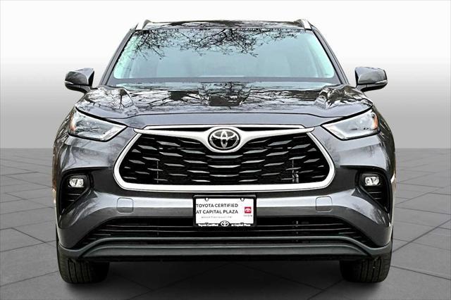 used 2022 Toyota Highlander car, priced at $38,298