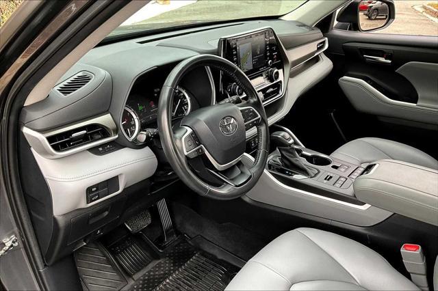 used 2022 Toyota Highlander car, priced at $38,298