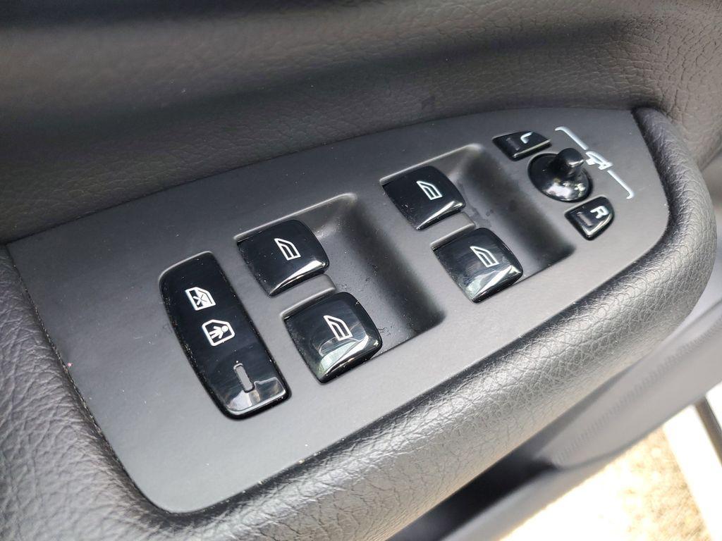 used 2021 Volvo XC90 car, priced at $26,900