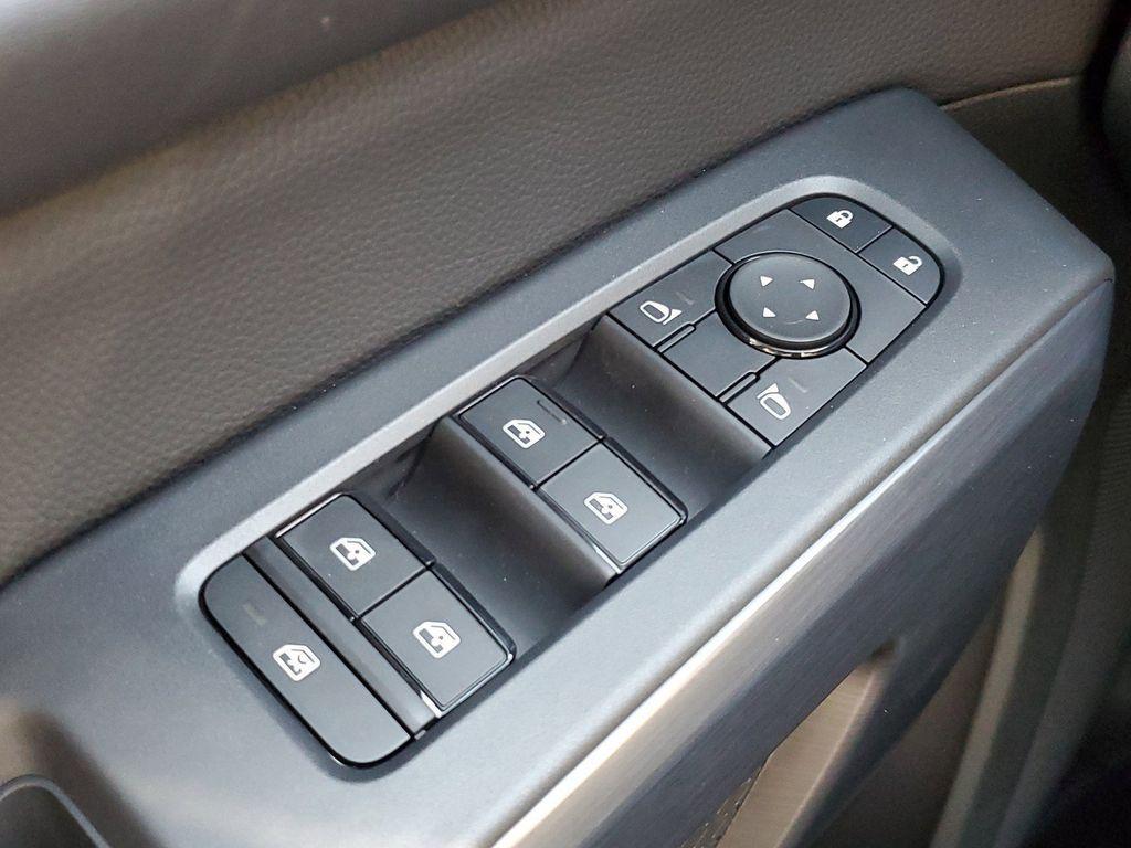 new 2025 Nissan Pathfinder car, priced at $41,682