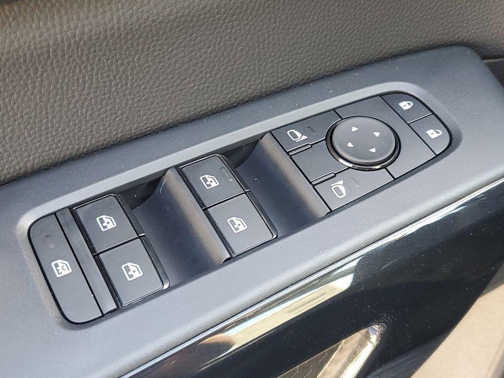 new 2025 Nissan Pathfinder car, priced at $39,121